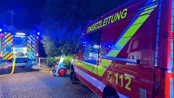 Brand im Velbert-Langenberger Internat: 60 Personen evakuiert, Ursache unklar