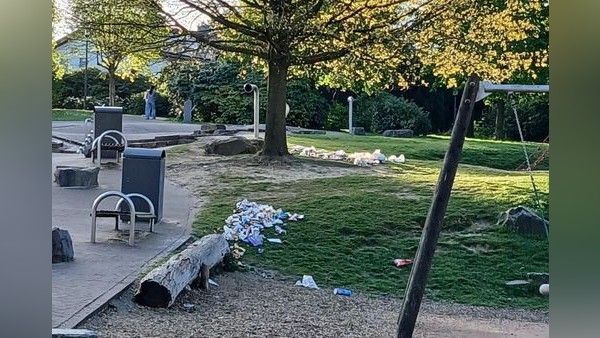 Überall massenhaft Müll: Herminghauspark in Velbert verwüstet