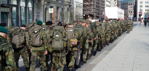 Wehrpflicht: Männer bis 45 müssen längere Auslandsaufenthalte genehmigen lassen