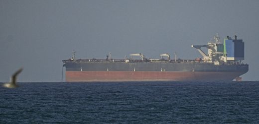 Nahost: Iran schließt Straße von Hormus