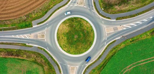 Umkirch: Polizei stoppt Motorradfahrer bei Rekordversuch in Kreisverkehr – Lärmbelästigung