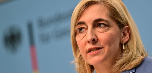 Warken verteidigt Einschnitte bei der Krankenversicherung