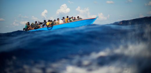 Bei Lampedusa: Küstenwache birgt Leichen von 19 Migranten