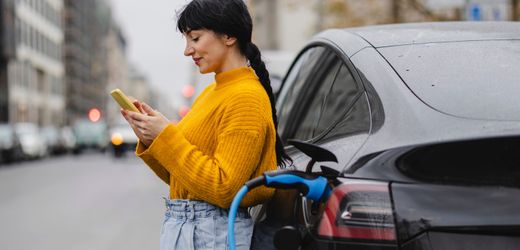 E-Auto: Leasen oder kaufen? Hier erfahren Sie, was besser ist
