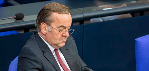 Boris Pistorius verbannt Privathandys aus den Amtsstuben – Spionagegefahr