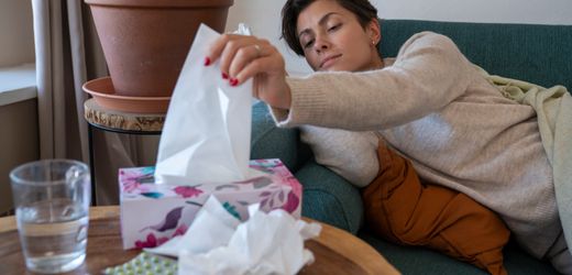 Sollten krankgemeldete Arbeitnehmer weniger Geld bekommen?