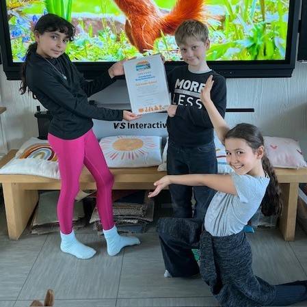 Nachhaltigkeit im Klassenzimmer: Grundschule Burg Hackenbroich als Fairtrade-School ausgezeichnet