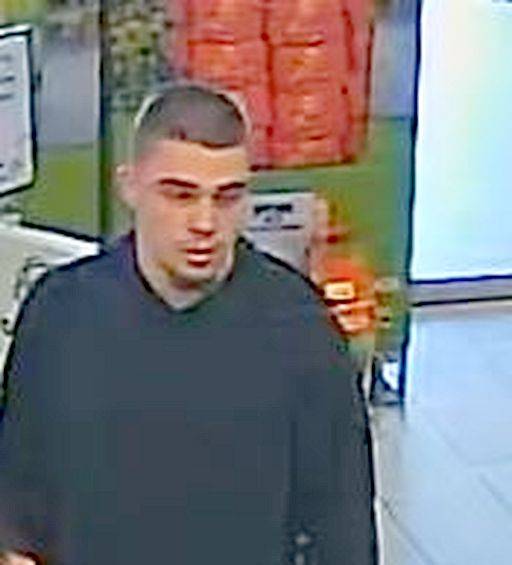 Polizei fahndet mit Fotos: Mann wollte Getränke mit falschem Fünfziger bezahlen