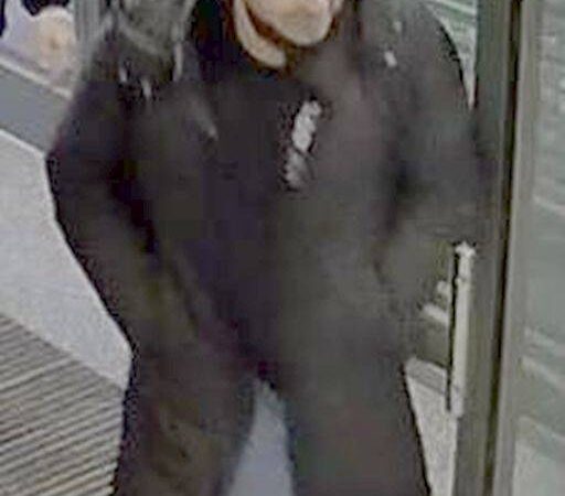 Aldi in Emmerich: Polizei fahndet nach dreistem Ladendiebstahl mit Fotos