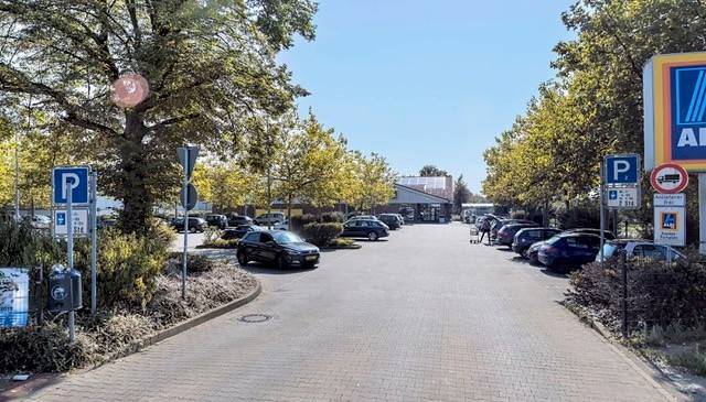 Parken in Krefeld-Hüls: Aldi baut Kameras wieder ab – Parkplatz bleibt frei nutzbar
