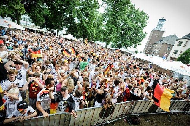 Die Fußball-WM in Emmerich und Rees : Public Viewing – warum die Gastwirte die Anstoßzeiten nicht mögen