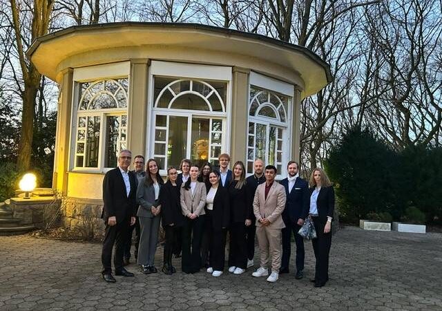 Sparkasse HRV: Erfolgreicher Abschluss für Banker-Azubis