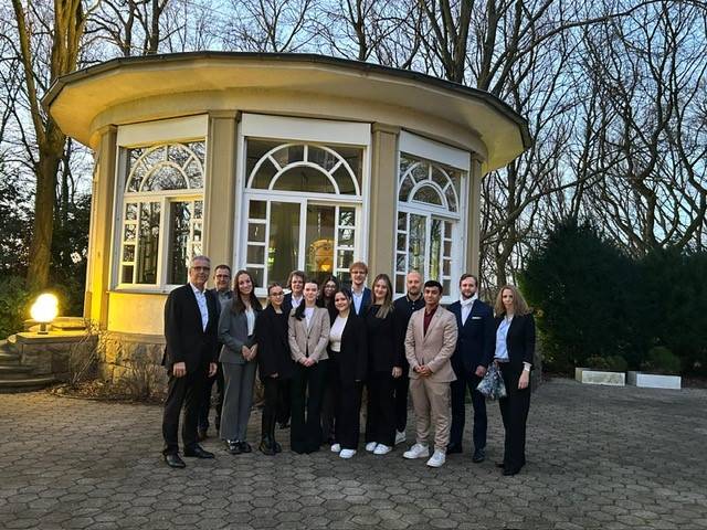 Sparkasse HRV: Erfolgreicher Abschluss für Banker-Azubis