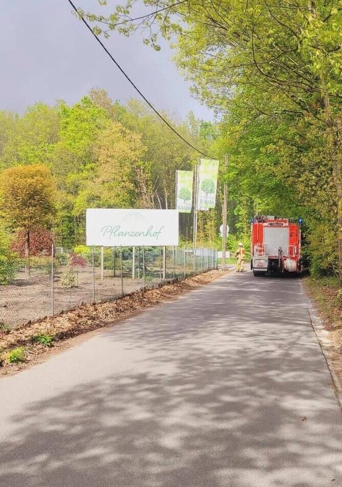 Krüdersheide in Langenfeld: Feuerwehr löscht brennendes Mehrfamilienhaus