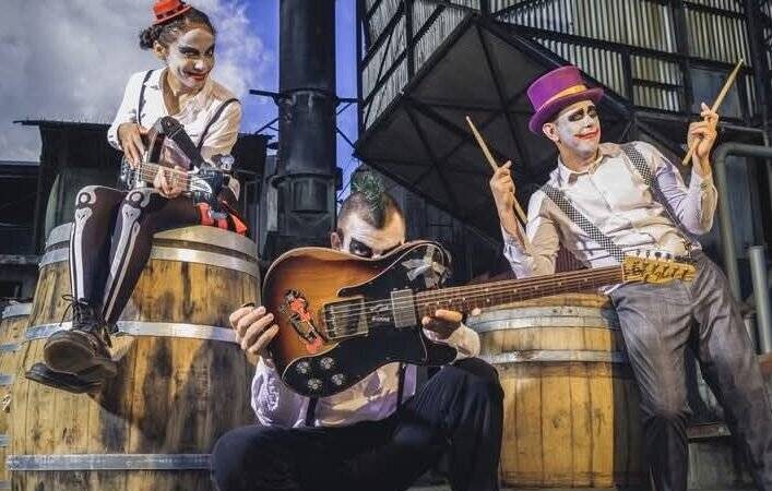 Konzert in der Manege: Sex, Rum und Rock’n’Roll mit den Bolokos