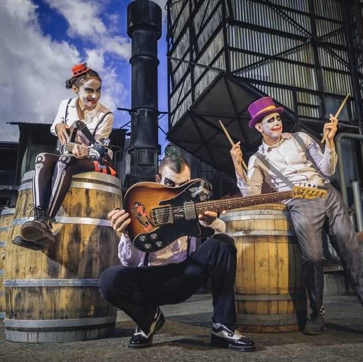 Konzert in der Manege: Sex, Rum und Rock’n’Roll mit den Bolokos