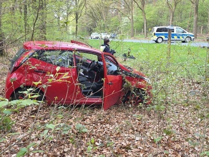 Unfall in Goch: Autofahrer kommt von Straße ab und wird schwer verletzt