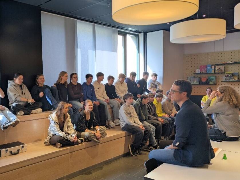 Einweihung in Geldern: Spee-Gymnasium eröffnet Z(w)eitzeugen-Raum