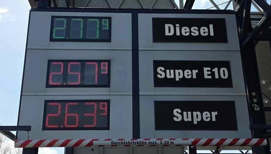 Tanken in Krefeld: „Wirklich Spritpreise checken tu ich aber trotzdem nicht“