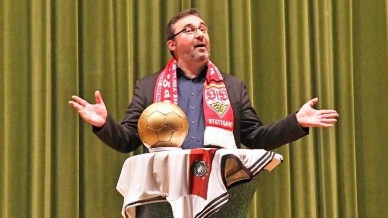 Comedy im Budberger Bürgerhaus: Uwe Spinder bringt den Fußball zum Lachen