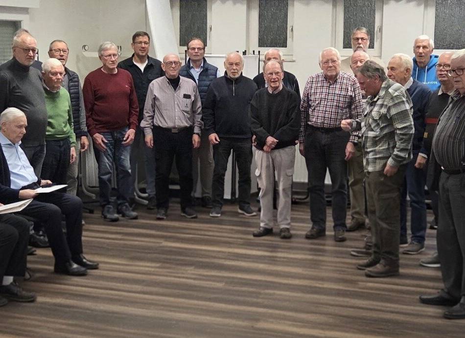 Bei der Jahreshauptversammlung: Ehrungen für langjährige Chormitglieder beim MGV Nieukerk