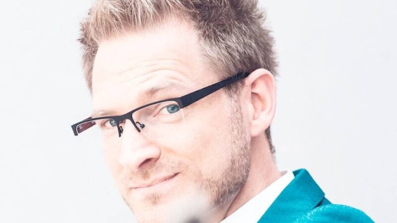 Kabarett mit Benjamin Eisenberg: „Wenn das Fleisch in Deutschland verbraucht ist, frisst der Söder auch noch den Tönnies“