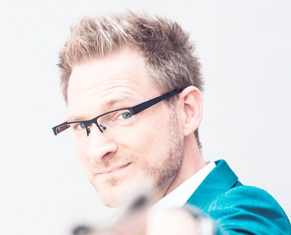 Kabarett mit Benjamin Eisenberg: „Wenn das Fleisch in Deutschland verbraucht ist, frisst der Söder auch noch den Tönnies“