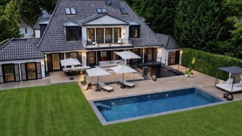 Für rund fünf Millionen Euro: Außenpool, Teppanyaki-Platte, Kino – das hat Verona Pooths Villa zu bieten