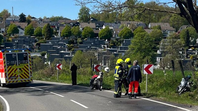 Unfall in Radevormwald: Motorradfahrer kollidieren – zwei Männer verletzt