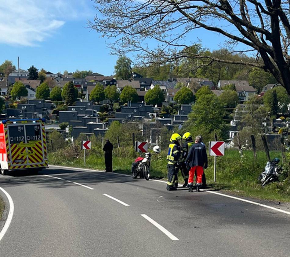 Unfall in Radevormwald: Motorradfahrer kollidieren – zwei Männer verletzt
