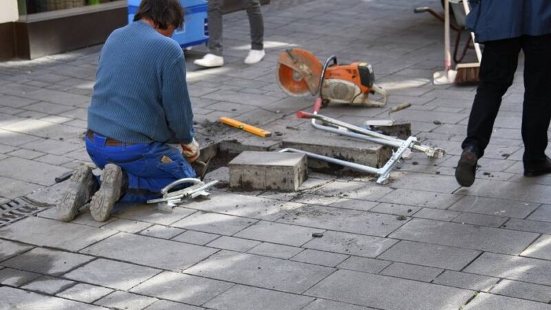 Stadtbild in Düsseldorf : Sanierung in der Altstadt – „Granit Natursteinpflaster“ taugt nichts
