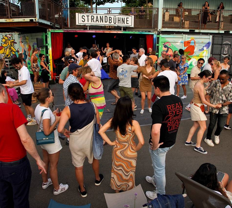 Tonhallenufer in Düsseldorf: Stadtstrand wird am Wochenende zur Open-Air-Tanzbühne