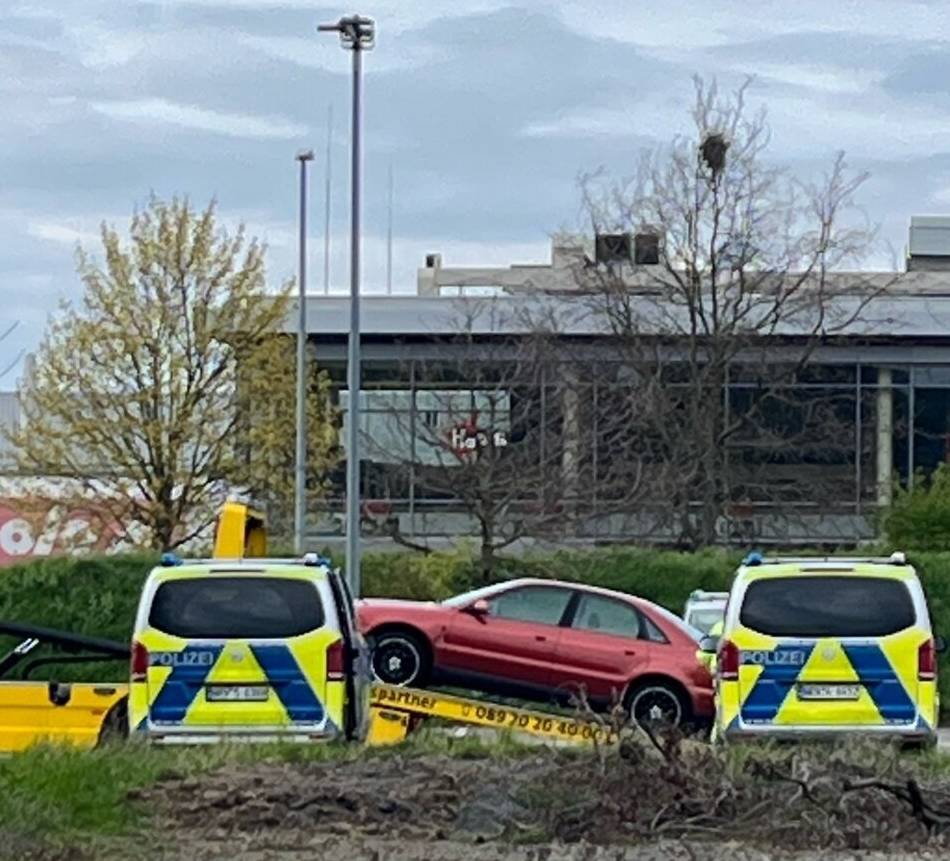Tunerszene im Rhein-Kreis Neuss: Polizei stellt bei Kontrollen am „Car-Freitag“ zwölf Autos sicher