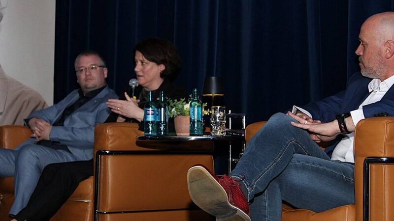 Podiumsdiskussion vor dem Schlämmer Film: Auf der Suche nach dem Glück – auch in der Politik