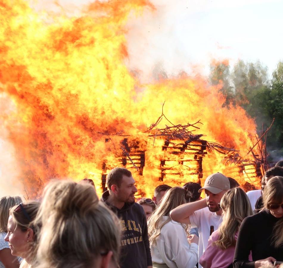 In Rheinberg, Xanten, Alpen und Sonsbeck: Wo am Wochenende die Osterfeuer lodern