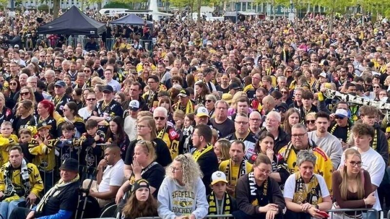Meisterrausch in Krefeld: 10.000 feiern, ein Platz bebt – und Krefeld träumt von der DEL