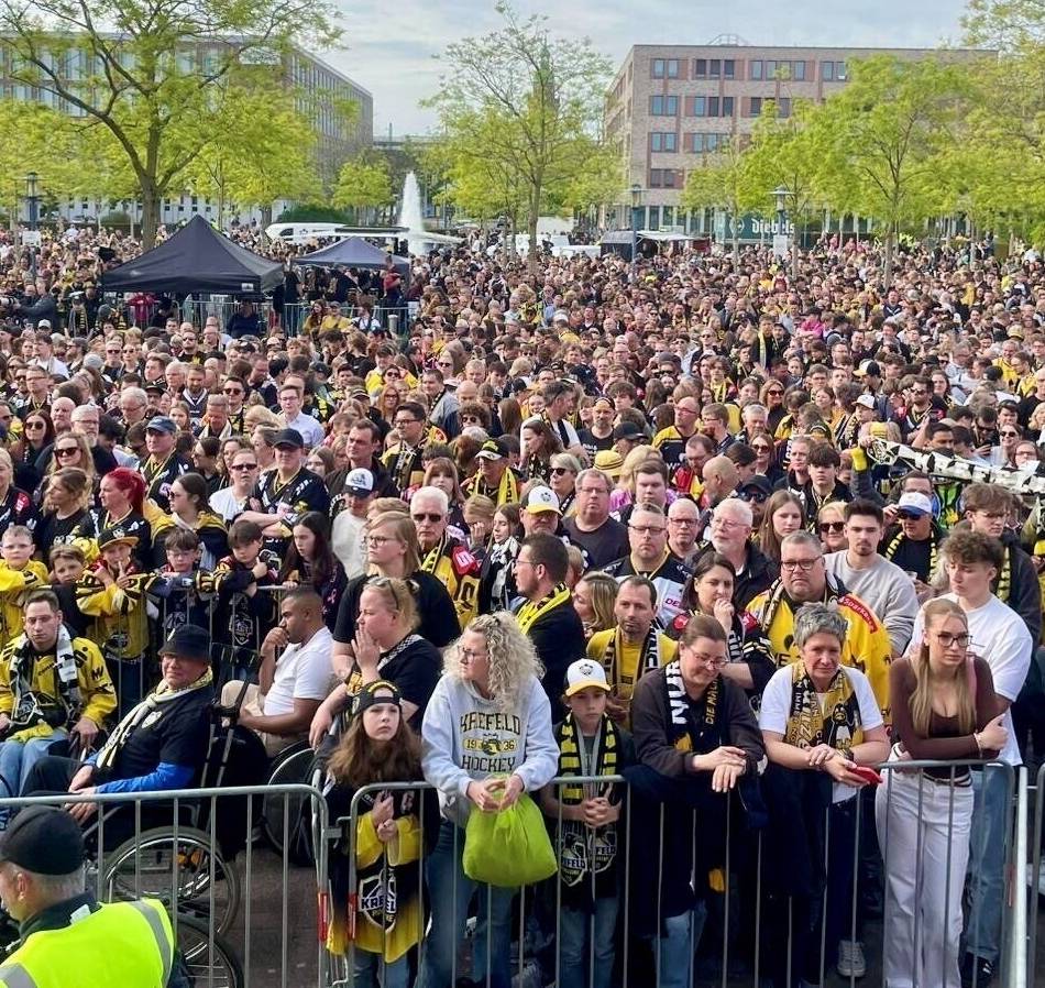 Meisterrausch in Krefeld: 10.000 feiern, ein Platz bebt – und Krefeld träumt von der DEL