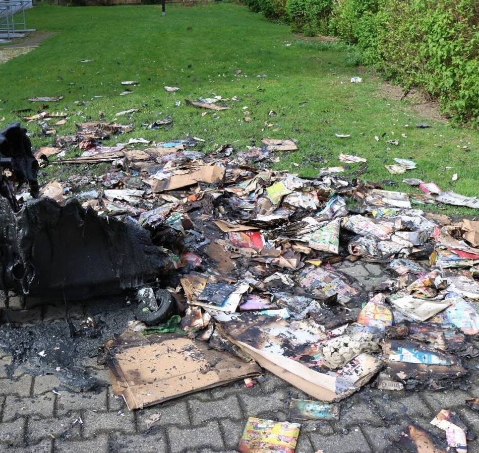 Brandstiftungen in Dülken und Lobberich: Unbekannte setzen fünf Mülltonnen in 20 Minuten in Brand