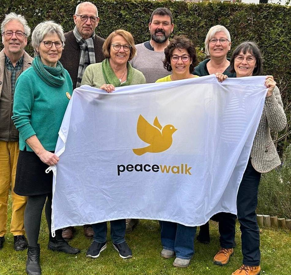 Mitlaufen erwünscht: Mehr als 100 Pilger wandern für den Frieden durch den Kreis Kleve