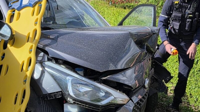 Unfall in Bedburg-Hau: Frau verliert bei medizinischem Notfall Kontrolle über Auto