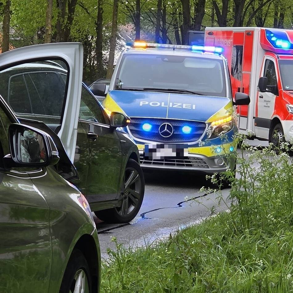 Unfall in Kleve: Fünf Autos krachen auf der B9 ineinander