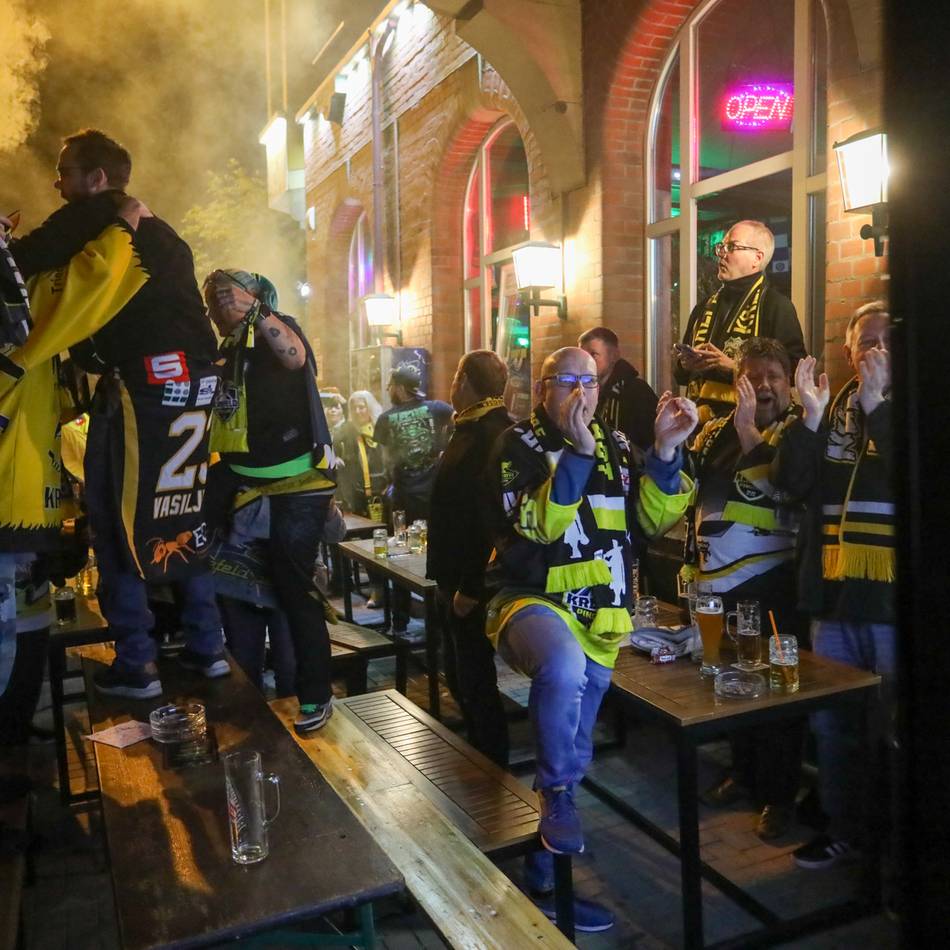 Nach Sieg in Kassel: Krefeld jubelt mit den Pinguinen