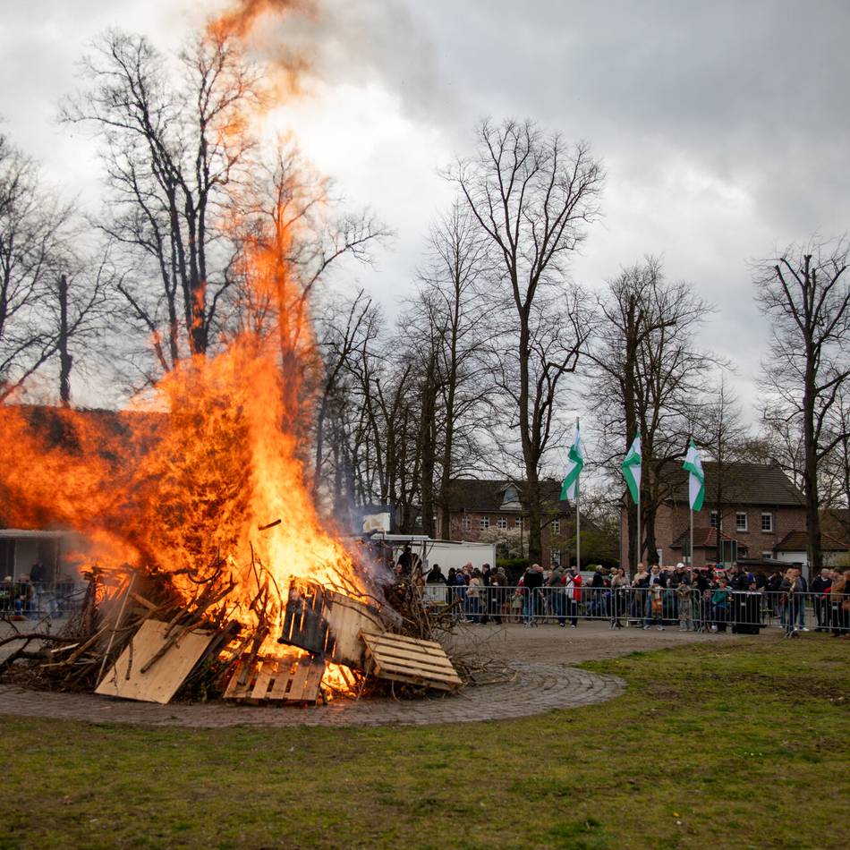 Osterfeuer in Krefeld-Traar: Alte Tradition neu gedacht