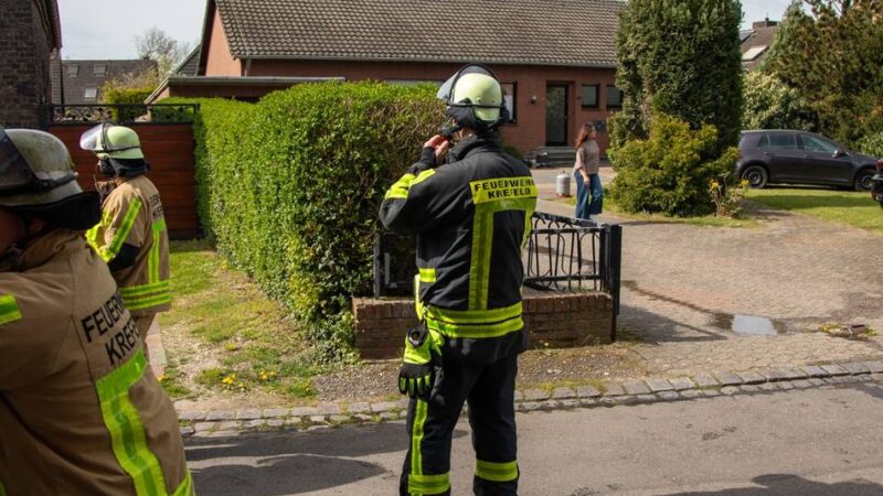 Vorfall in Krefeld-Gellep: Gartenarbeit endet mit Feuerwehreinsatz