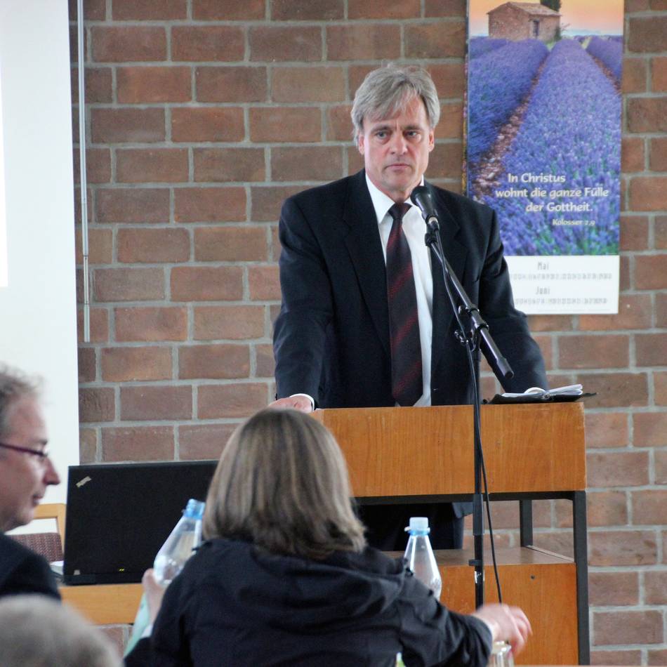 Evangelische Kirchengemeinden Hückeswagen / Bergisch Born: Auf der Suche nach zwei neuen Pfarrern