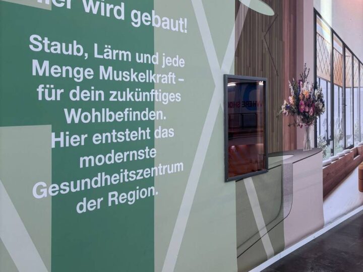 Blick auf die Neusser „Mall of Life“: Im Rheinpark-Center gibt’s jetzt Baustellen-Fenster
