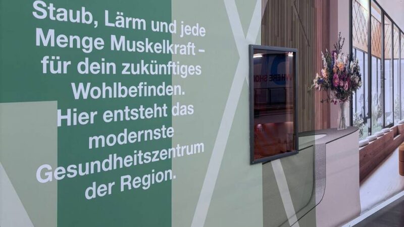 Blick auf die Neusser „Mall of Life“: Im Rheinpark-Center gibt’s jetzt Baustellen-Fenster