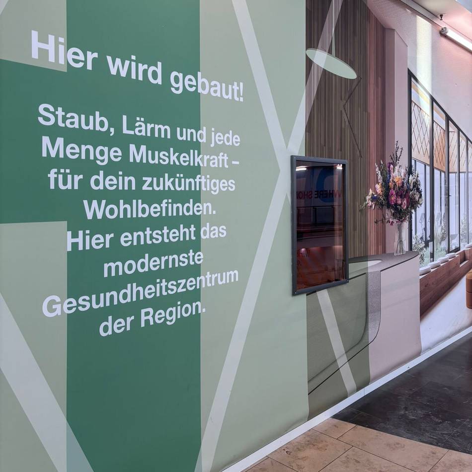 Blick auf die Neusser „Mall of Life“: Im Rheinpark-Center gibt’s jetzt Baustellen-Fenster