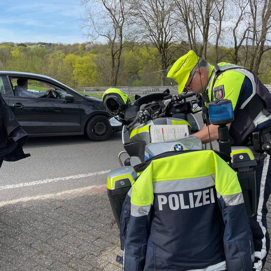 Blitzerwoche im Kreis Mettmann: Motorradfahrer rast mit 115 Stundenkilometern durch Tempo-50-Zone