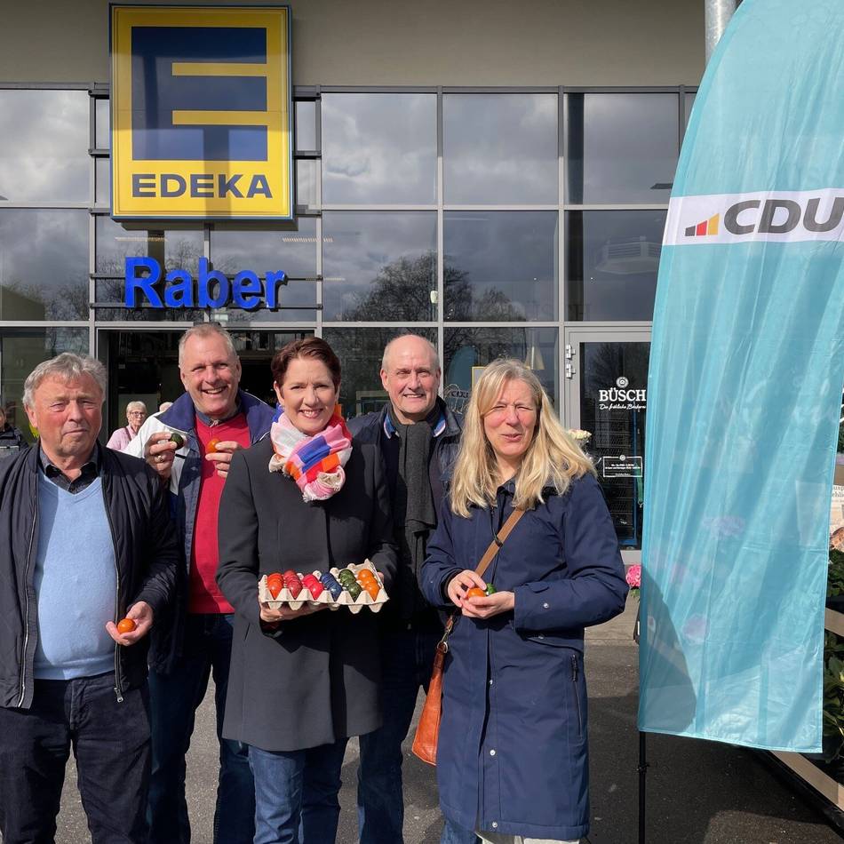 Osteraktion in Neukirchen-Vluyn: CDU-Mitglieder verteilen 400 gefärbte Ostereier